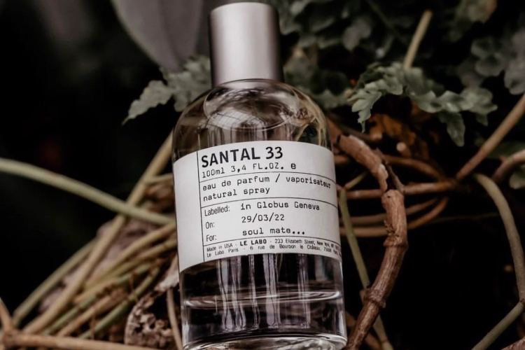 Descubre el encanto del Le Labo Santal 33, el perfume de higiene personal imprescindible