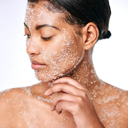 los mejores exfoliantes suaves para una piel renovada