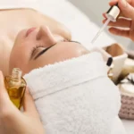 Limpieza facial en viajes: beneficios de los aceites naturales